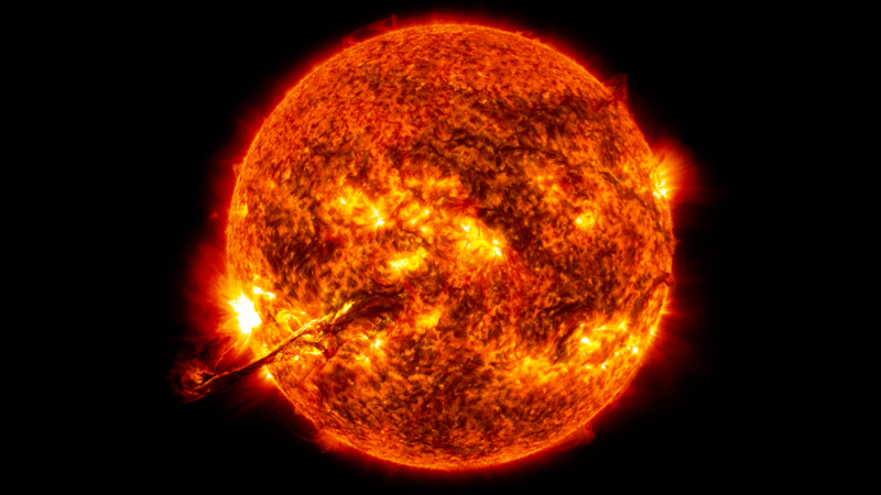 Illustration for article titled This solar eruption video will straight up melt your face it's so awesome